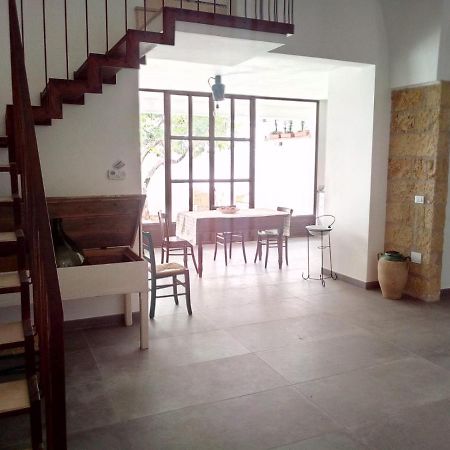Cortile Calinea Bed & Breakfast Castrignano del Capo Luaran gambar