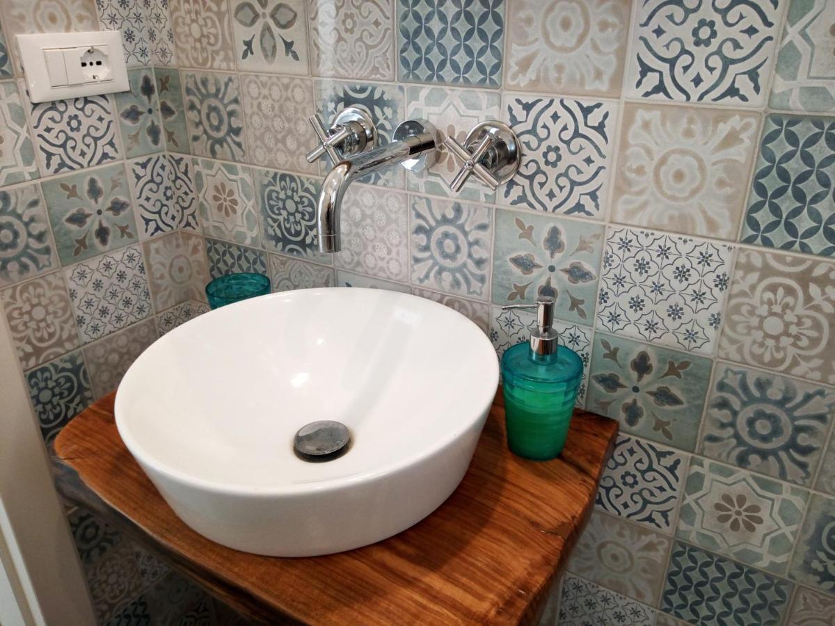 Cortile Calinea Bed & Breakfast Castrignano del Capo Luaran gambar