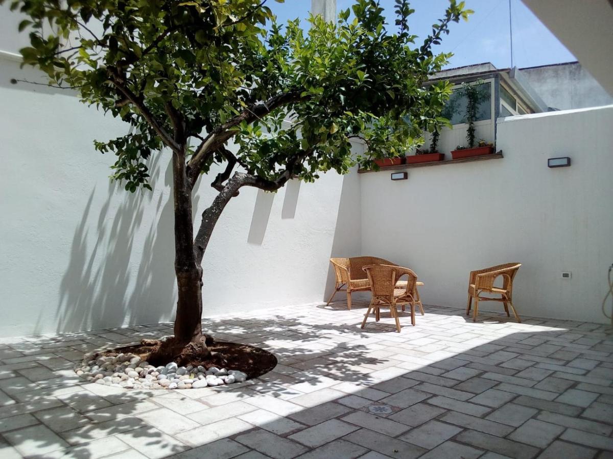Cortile Calinea Bed & Breakfast Castrignano del Capo Luaran gambar