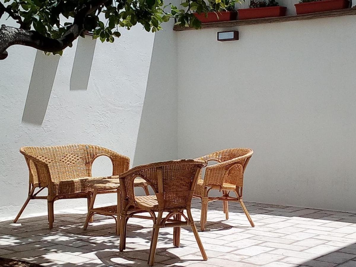 Cortile Calinea Bed & Breakfast Castrignano del Capo Luaran gambar