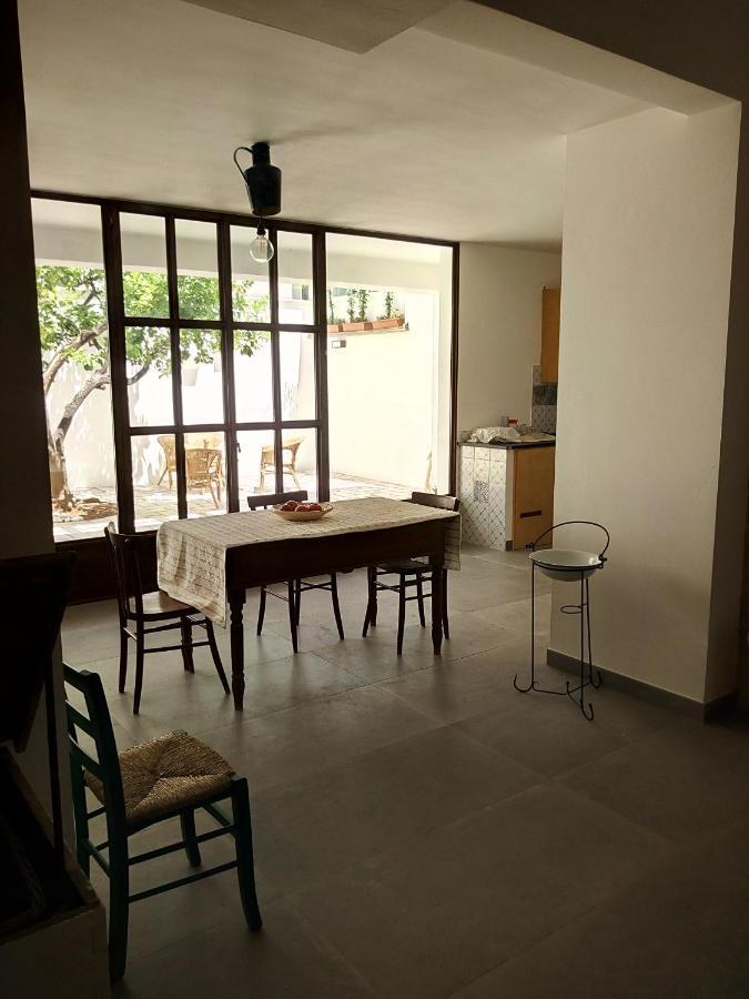 Cortile Calinea Bed & Breakfast Castrignano del Capo Luaran gambar
